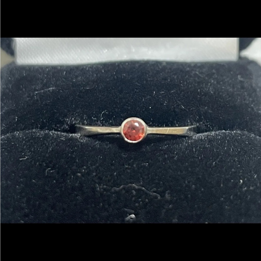 LADIES GARNET SINGLE STONE ARGENTIUM 93.5% 935 SILVER ESTATE RING SIZE 6 1.5GRAM